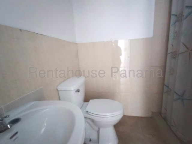 Amplia y conveniente casa en venta Altos de San Judas, Colón 26GC8721