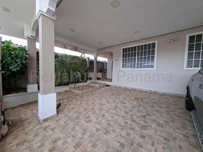 Venta de Casa en Arraijan Brisas del Golf EC