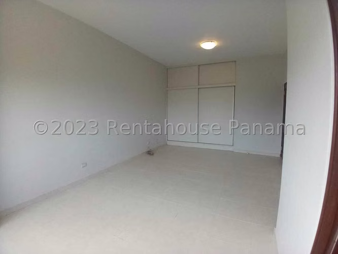Apartamento en Venta en La Cresta  JG