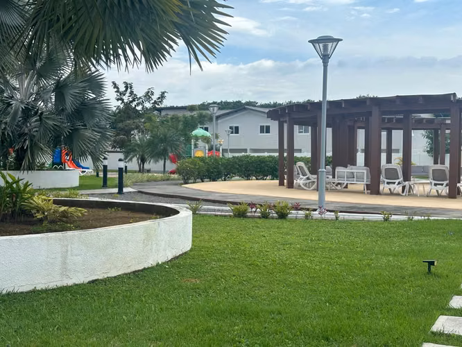 ALQUILER CASA EN COSTA SUR, LINEA BLANCA