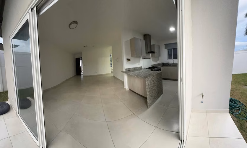 ALQUILER CASA EN COSTA SUR, LINEA BLANCA