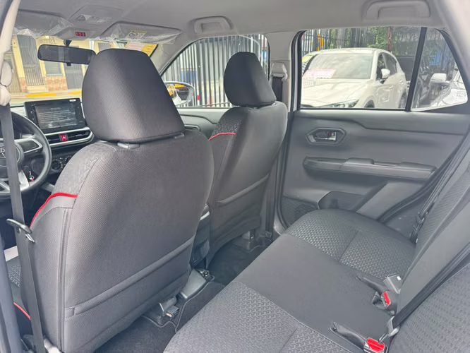 TOYOTA RAIZE 2023 FULL EXTRAS - Imagen 17