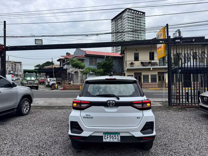 TOYOTA RAIZE 2023 FULL EXTRAS - Imagen 6