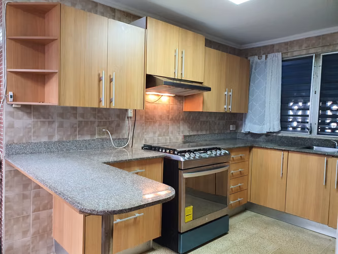 CASA DE UN NIVEL CON PISCINA, UBICADA EN EL CORAZÓN DE LA CIUDAD