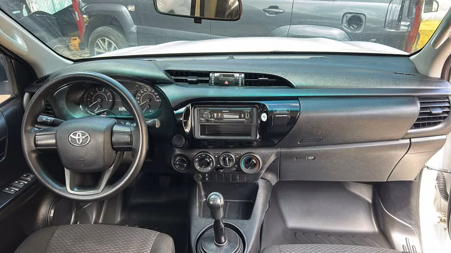 VENDO TOYOTA HI-LUX 2025 - NEGOCIABLE - Imagen 5