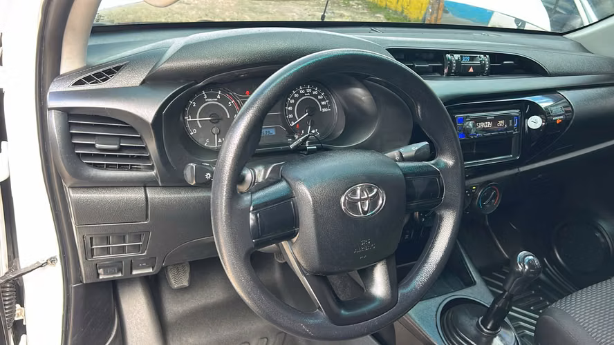 VENDO TOYOTA HI-LUX 2025 - NEGOCIABLE - Imagen 6