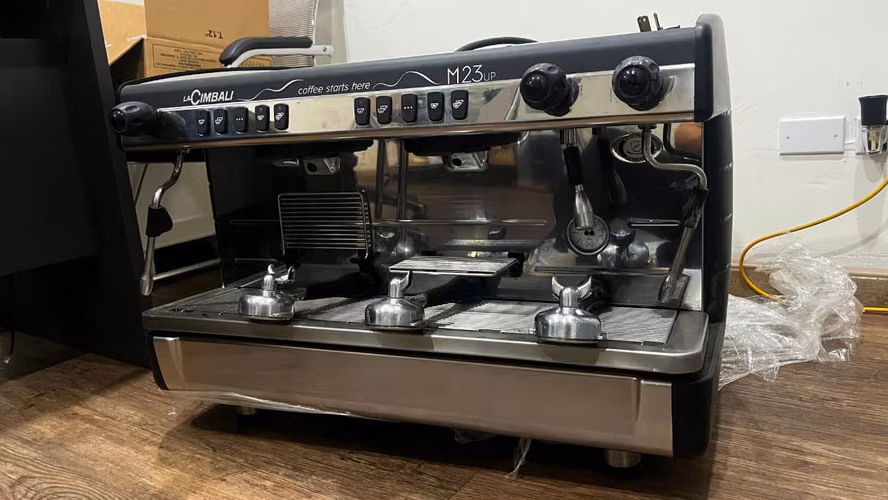 MÁQUINA DE CAFÉ LA CIMBALI M23 UP – COMO NUEVA