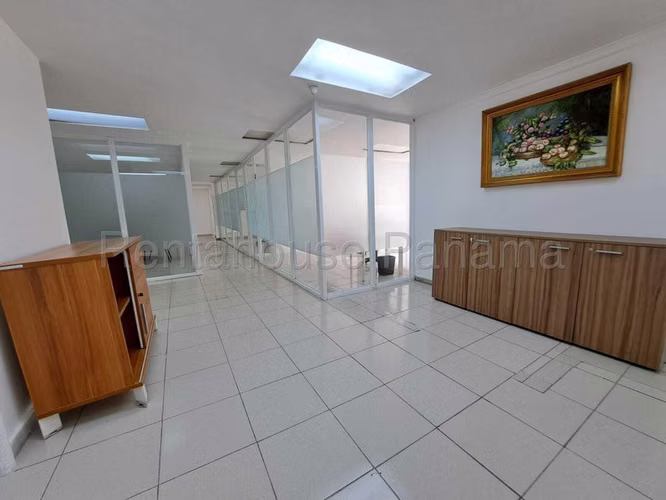 I8328GRR Alquiler de Oficina Comercial en Bellavista - Imagen 1