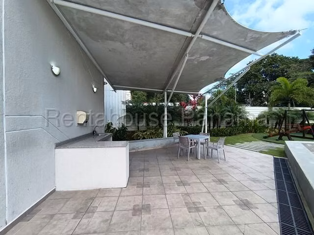 Se Vende Apartamento en Brisas Del Golf LA27-1802