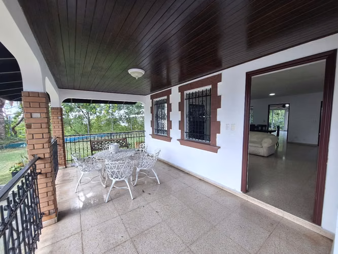 Casa en el Dorado de dos Niveles y 4 Parking