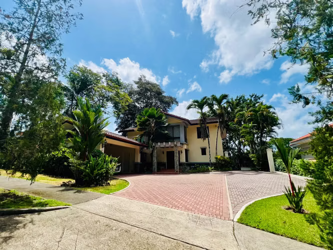 Casa en alquiler en Clayton con piscina privada