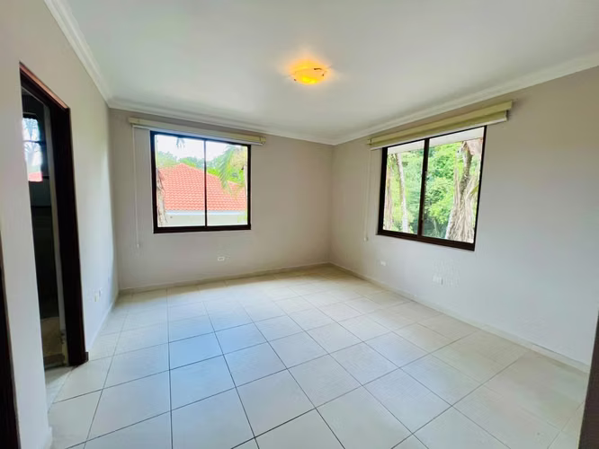 Casa en alquiler en Clayton con piscina privada - Imagen 13