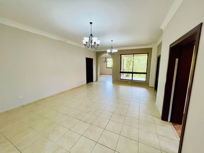 Casa en alquiler en Clayton con piscina privada - Imagen 4