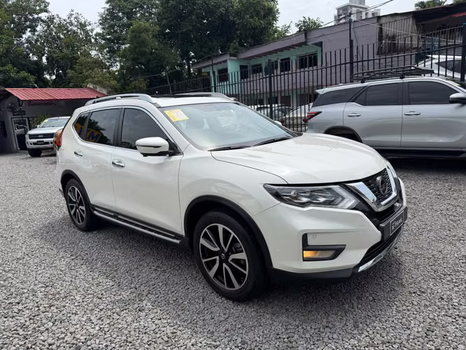 NISSAN XTRAIL 4WD FULL EXTRAS SOLO 28 MIL KILOMETROS