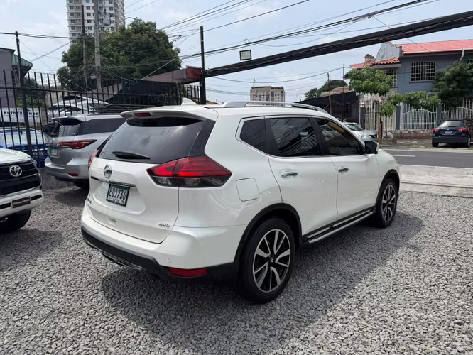 NISSAN XTRAIL 4WD FULL EXTRAS SOLO 28 MIL KILOMETROS