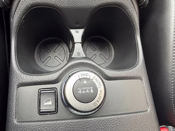 NISSAN XTRAIL 4WD FULL EXTRAS SOLO 28 MIL KILOMETROS