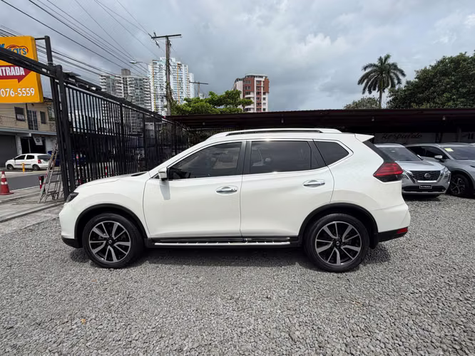 NISSAN XTRAIL 4WD FULL EXTRAS SOLO 28 MIL KILOMETROS