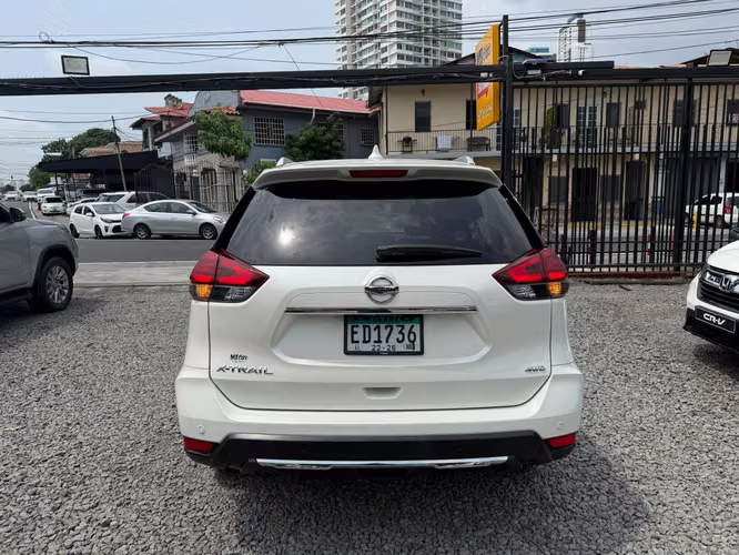 NISSAN XTRAIL 4WD FULL EXTRAS SOLO 28 MIL KILOMETROS
