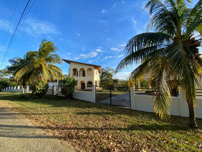 Hermosa Casa en Venta- Sona, Panama - Imagen 5