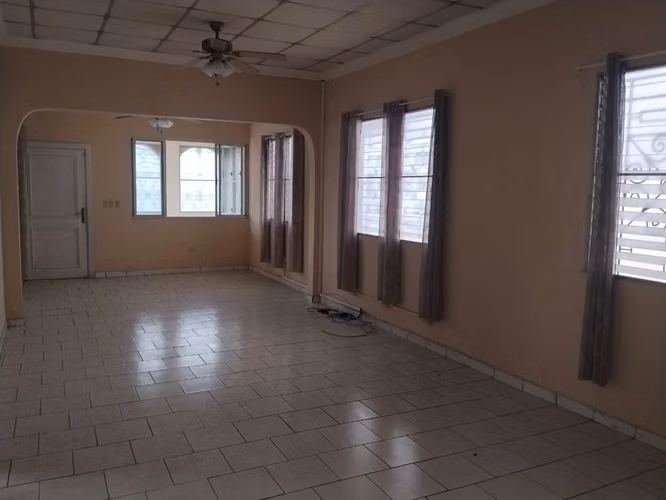 Casa en Parque Lefevre para comercio I com 4 parking y amplio patio - Imagen 2