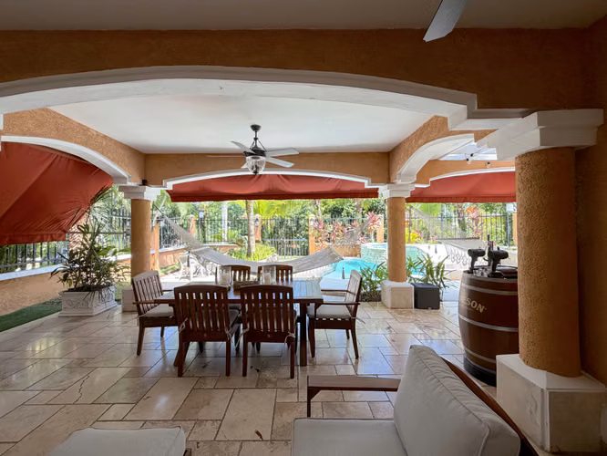 Casa Amoblada de 4 Recámaras en Venta en Clayton – 450 m² con Piscina Privada y Terraza - Imagen 12