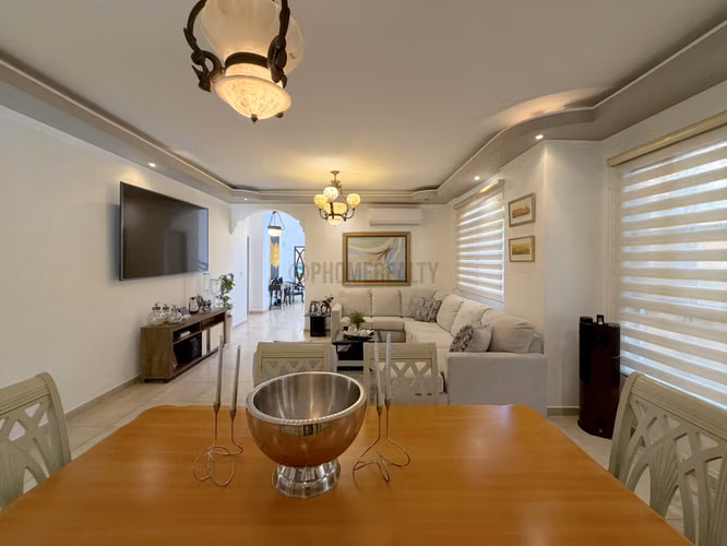 Casa Amoblada de 4 Recámaras en Venta en Clayton – 450 m² con Piscina Privada y Terraza - Imagen 8