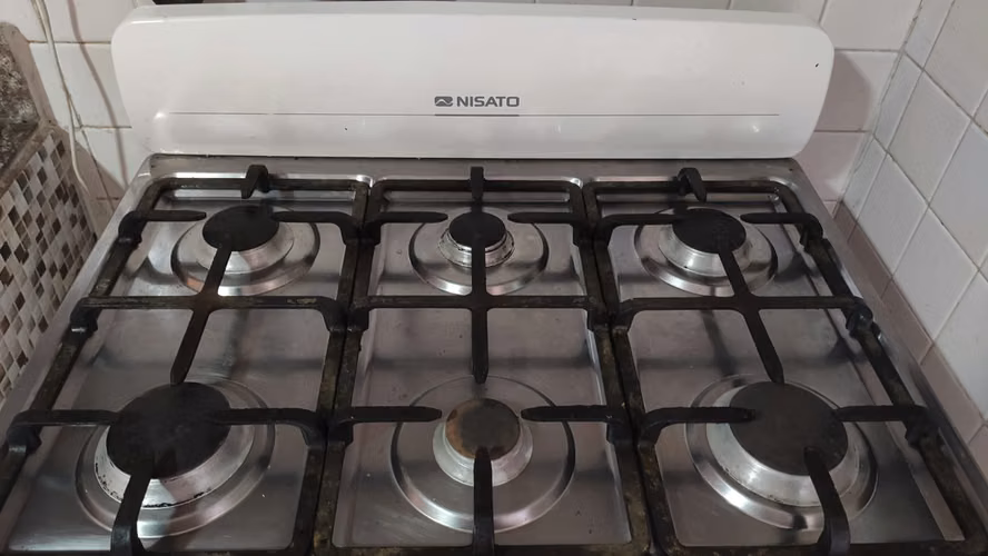 Se vende estufa como nueva 6 hornillas - Imagen 2