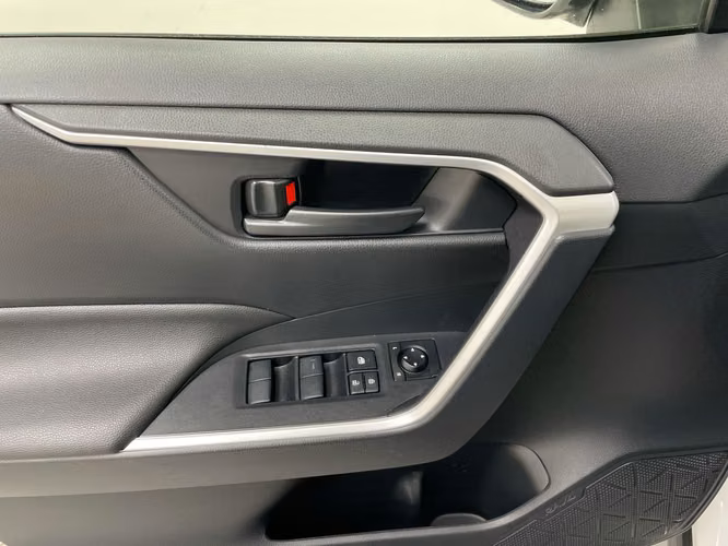 TOYOTA RAV4 - 2025 - RAX - Automarket - Imagen 4