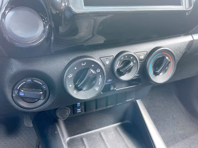 TOYOTA HILUX - 2025 - PPHX - Automarket - Imagen 9