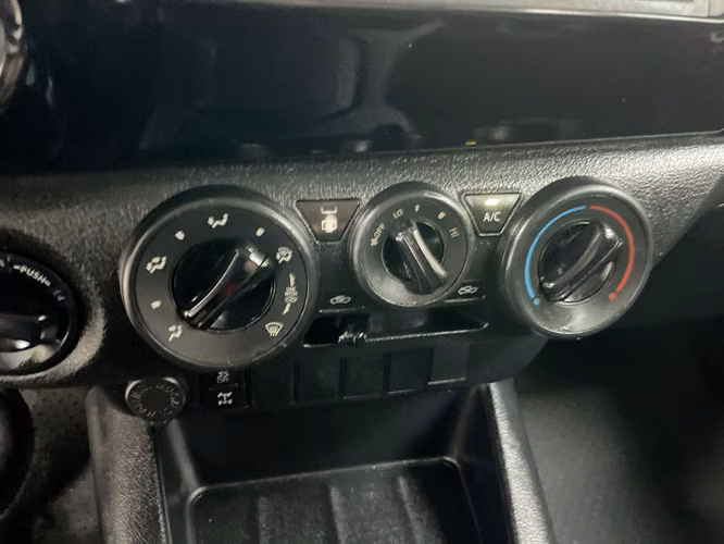 TOYOTA HILUX - 2025 - PPHX - Automarket - Imagen 9