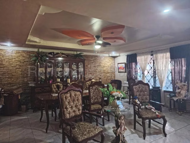 Venta de casa familiar con alquileres Colon, 27GC286