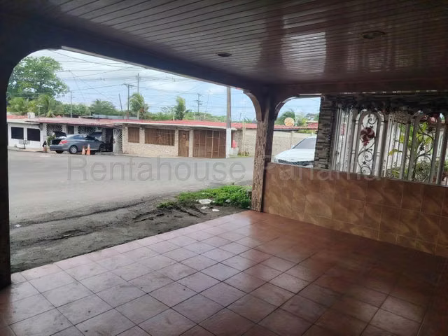 Venta de casa familiar con alquileres Colon, 27GC286