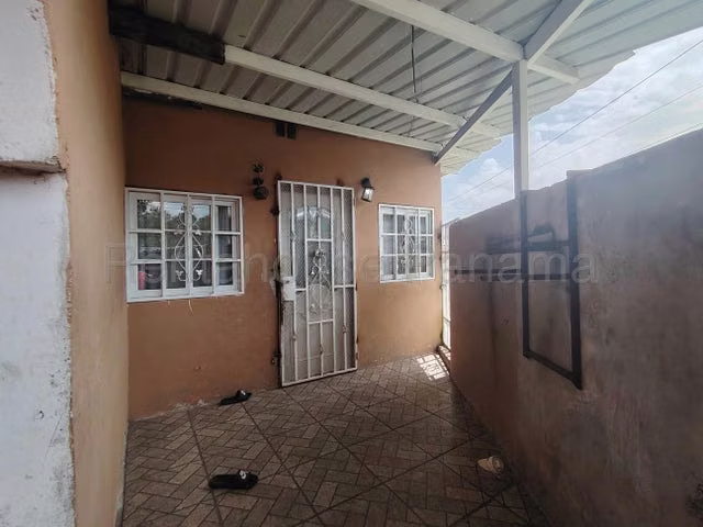 Venta de casa familiar con alquileres Colon, 27GC286