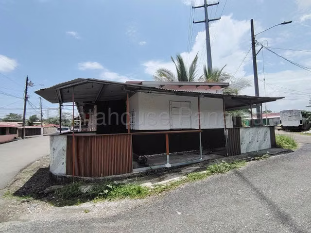 Venta de casa familiar con alquileres Colon, 27GC286
