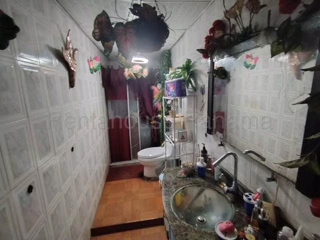 Venta de casa familiar con alquileres Colon, 27GC286