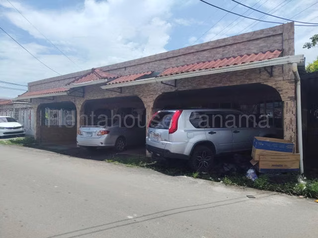 Venta de casa familiar con alquileres Colon, 27GC286