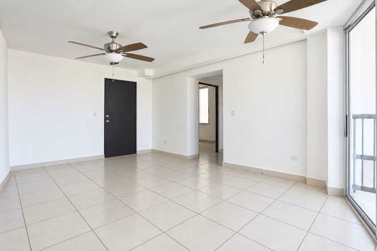 ! Apartamento Sobre Via España I con balcón y excelente ubicación - Imagen 2