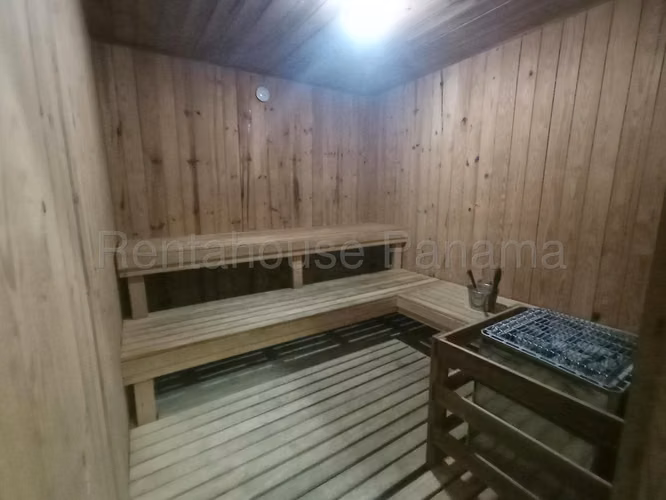 Apartamento en Venta Con Amplias Amenidades en Av Balboa 27*1800Mfk