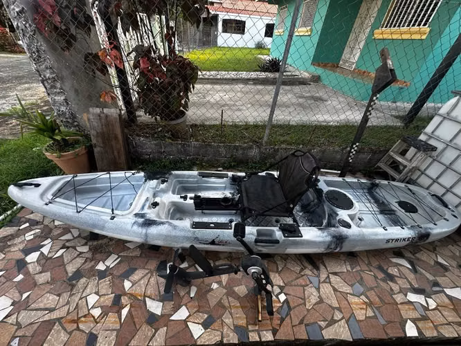 Kayak striker de 13 pies