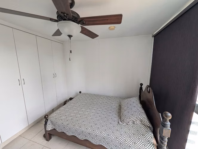 Apartamento en Via Transistmica I con 2 parkings y balcón - Imagen 9