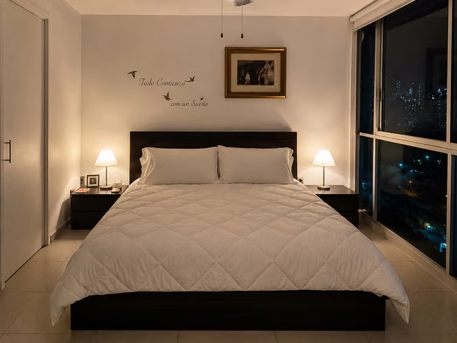 Apartamento en Punta Pacifica I con balcón y vista parcial al mar - Imagen 11