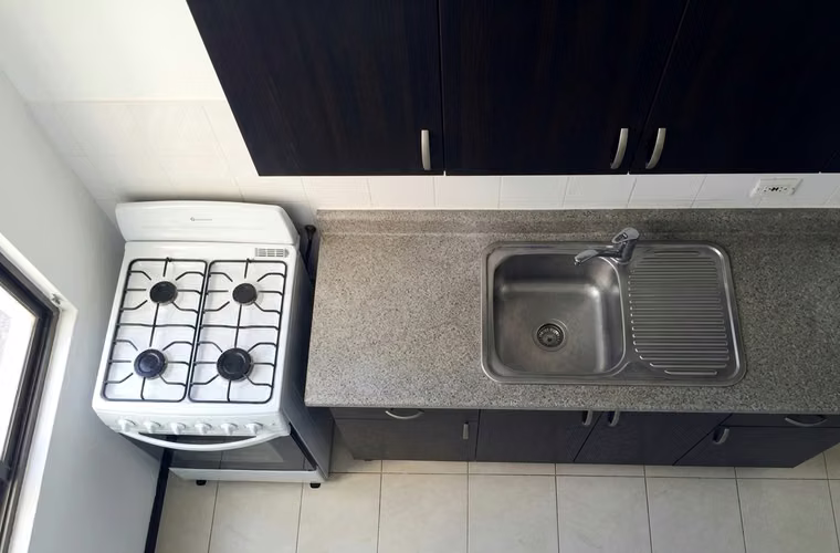Apartamento en Punta Pacifica I con balcón y vista parcial al mar - Imagen 9