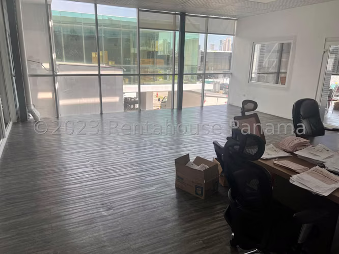 VENTA DE GALERA PARQUE LEFEVRE GM - Imagen 9