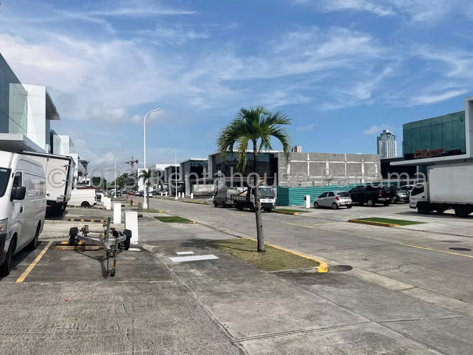 VENTA DE GALERA PARQUE LEFEVRE GM - Imagen 3