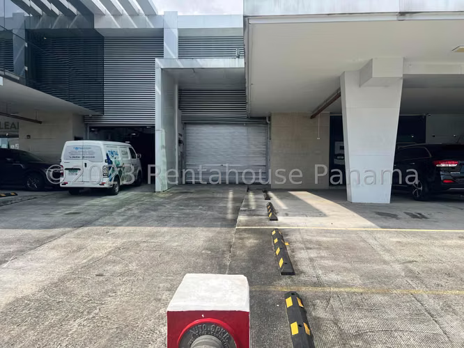 VENTA DE GALERA PARQUE LEFEVRE GM - Imagen 2