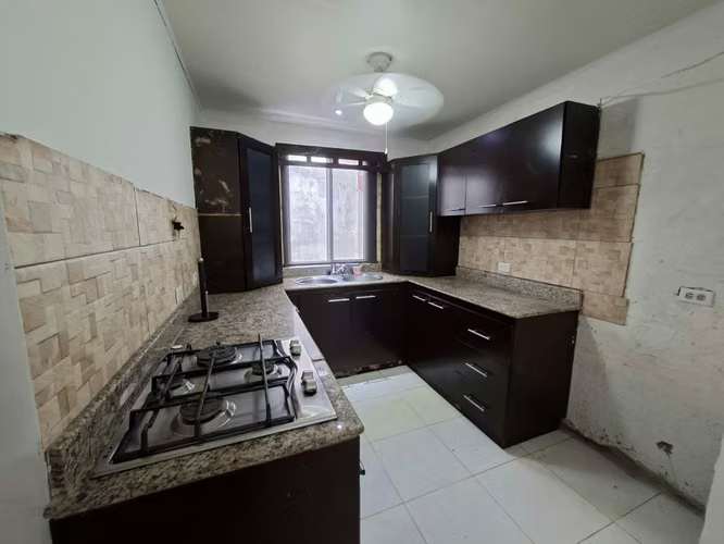 En venta amplia casa en Chanis #26-8970GE