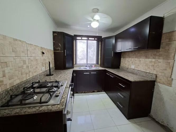 En venta amplia casa en Chanis #26-8970GE