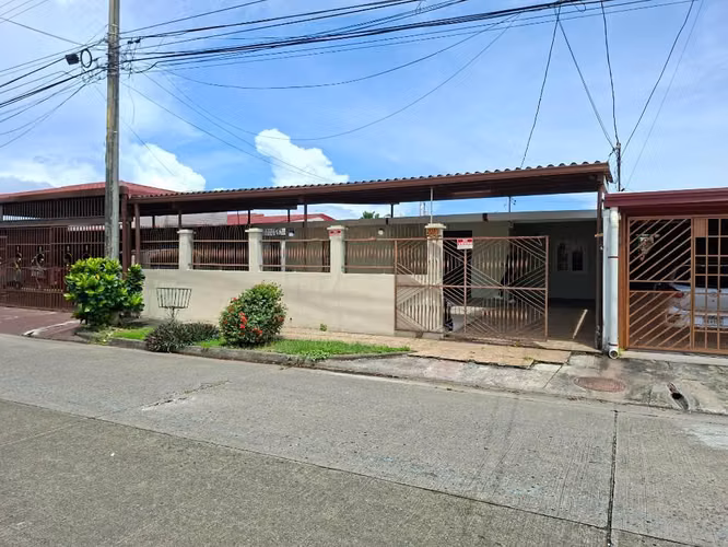 En venta amplia casa en Chanis #26-8970GE - Imagen 4