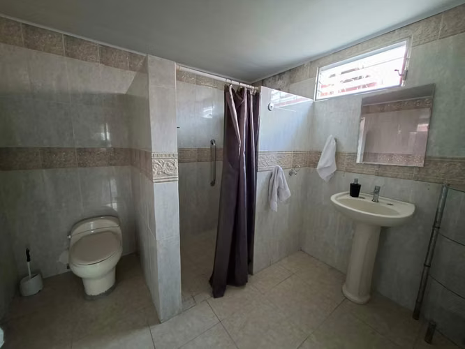 En venta amplia casa en Chanis #26-8970GE