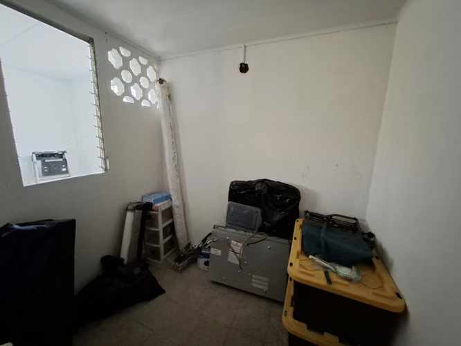 En venta amplia casa en Chanis #26-8970GE